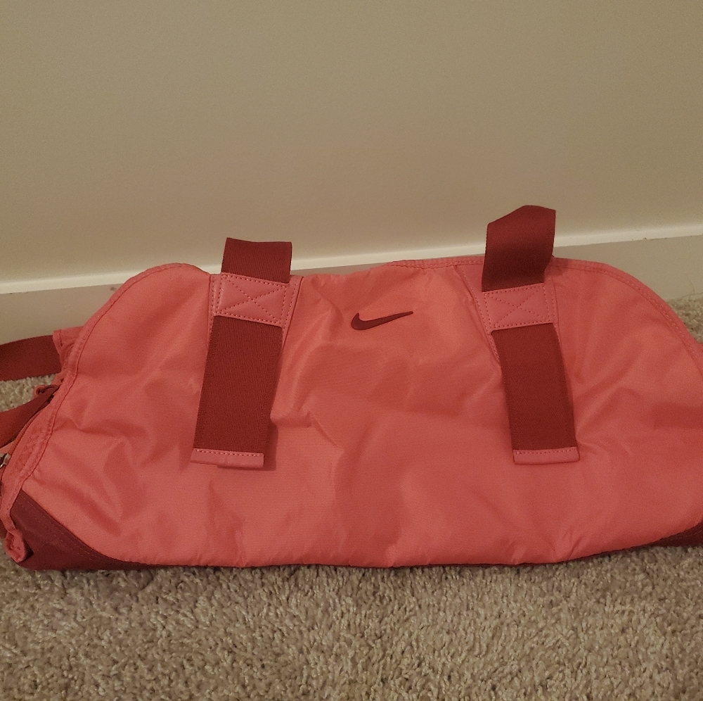 CUTE Nike Gym Bag! Pink and Sporty!